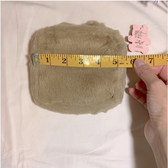 NWT Super furry dog pouch, OS, brown - Picture 9 of 9